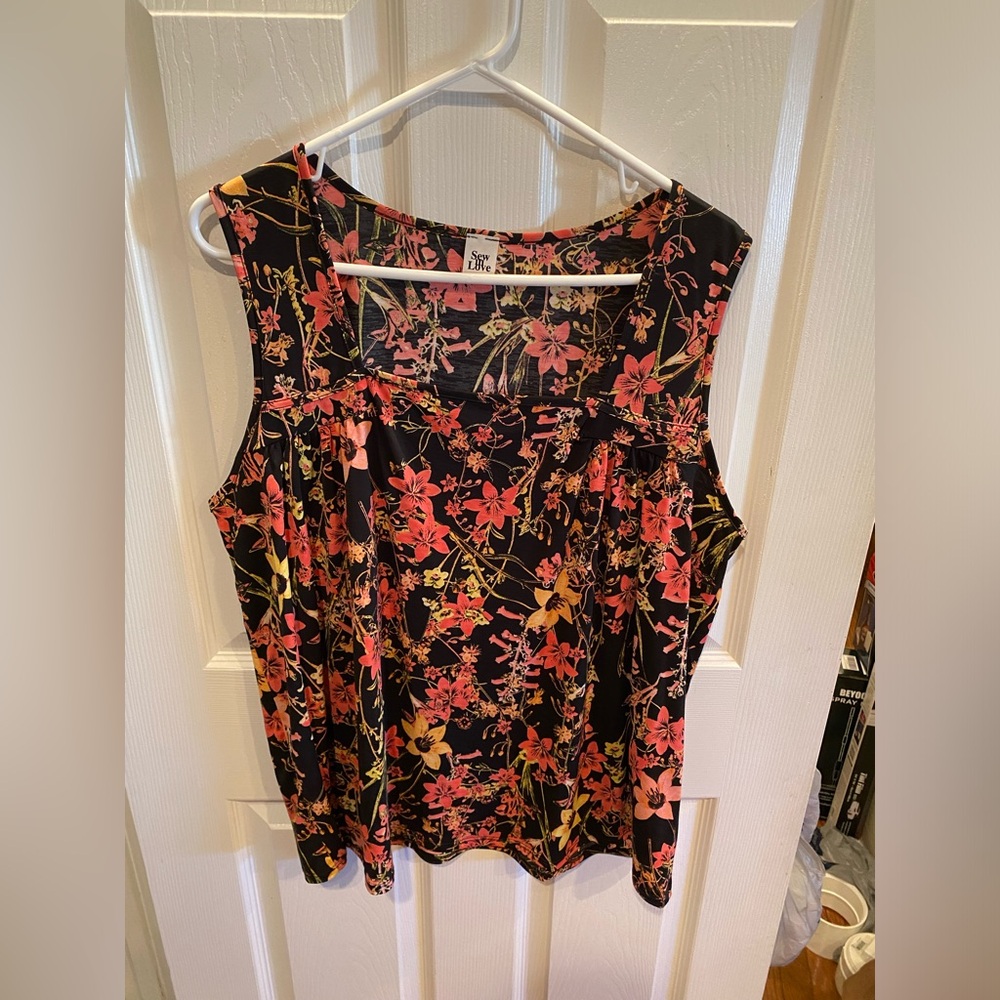 NWOT Sew In Love Sleeveless Blouse Floral Print Size 2X